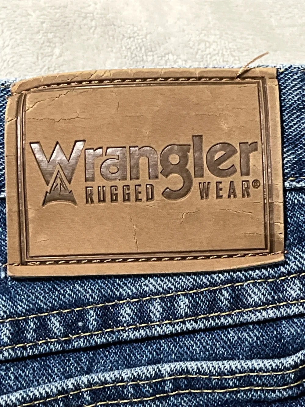 Wrangler Rugged Wear Jeans Mens 44x32 Blue Relaxed Fit Denim Classic 5 Pocket